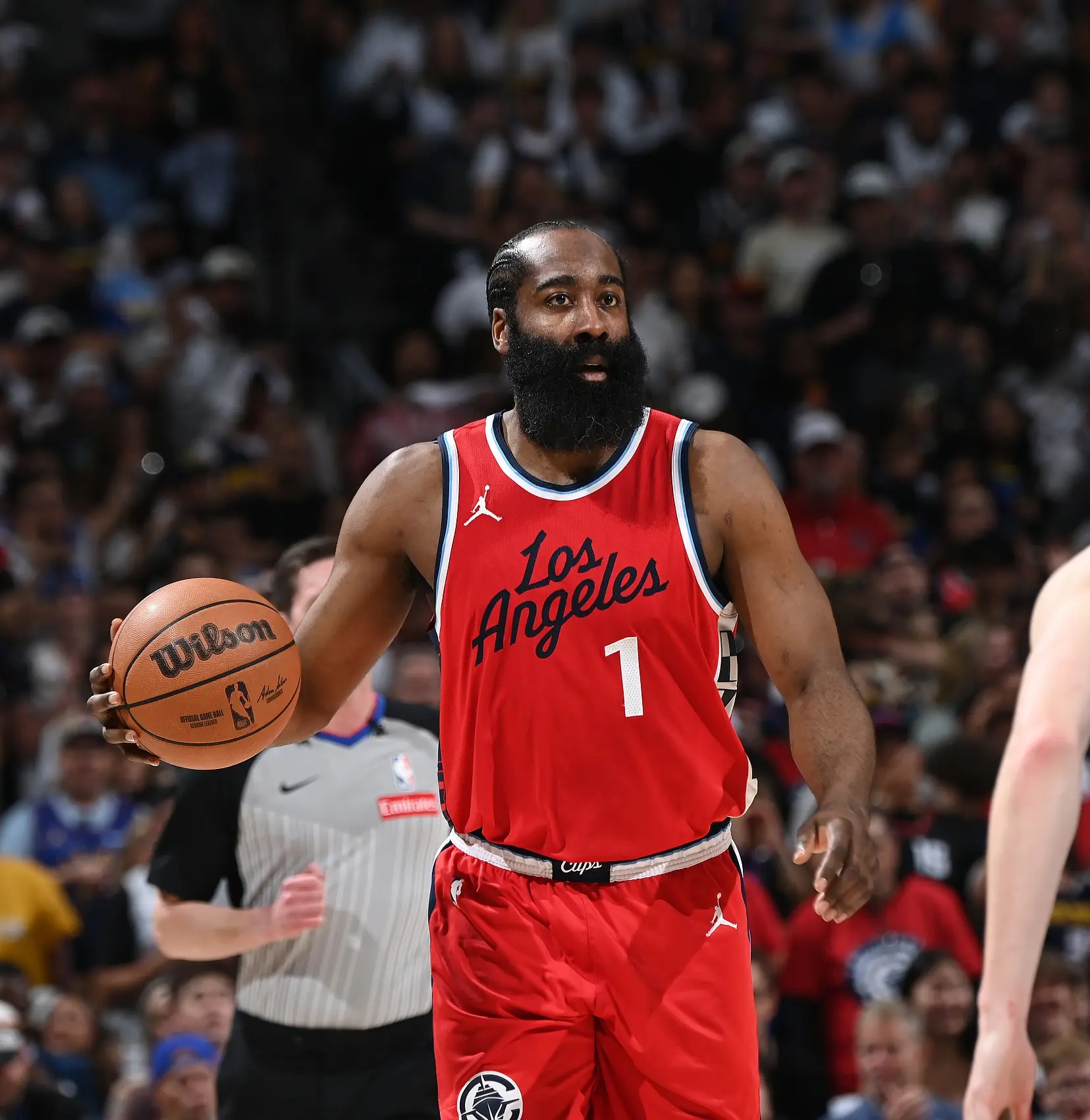 采访是在大, 胡子月初中