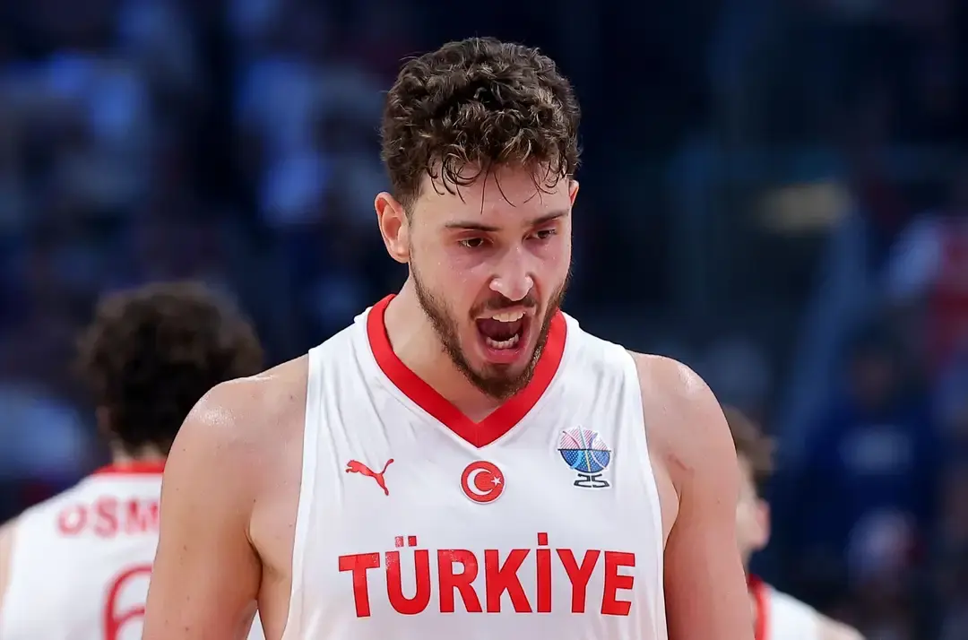 AA, 莱夫利, 申京高居第