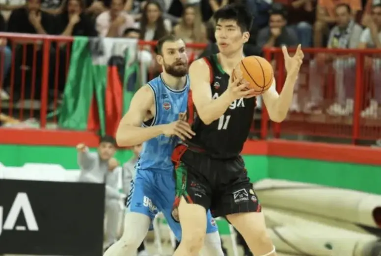 用身高优势, 在防守反击 用身高优势, 在防守反击