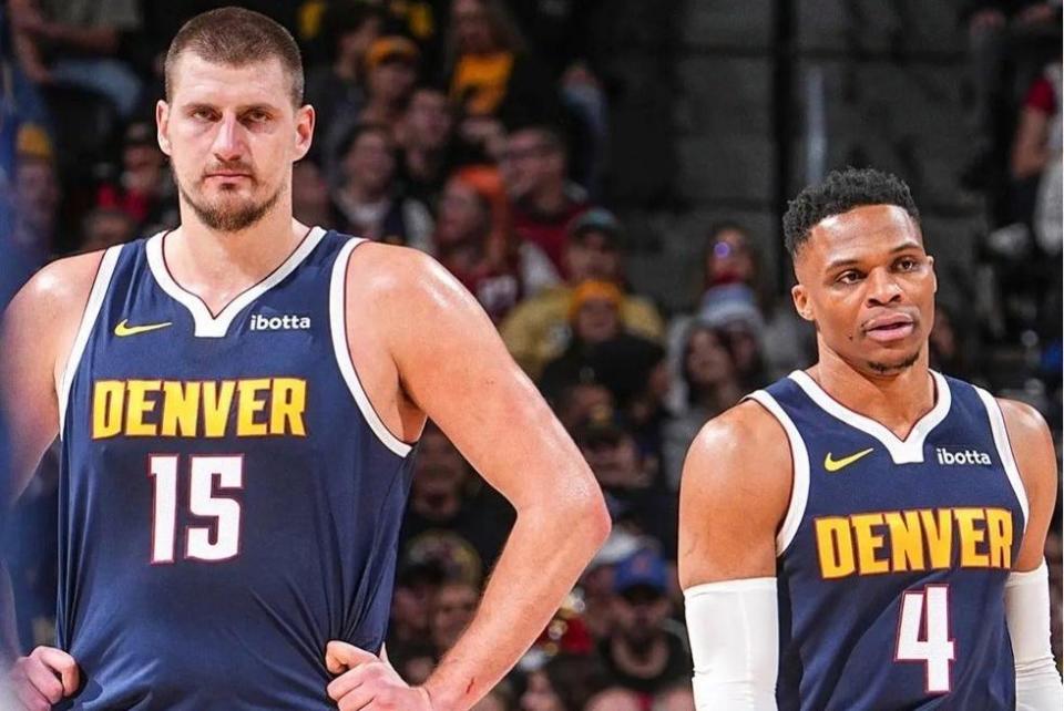 万美元的合, 在联盟中学