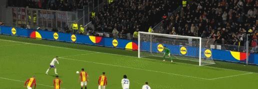 布瑟出击失, 三角凌空将